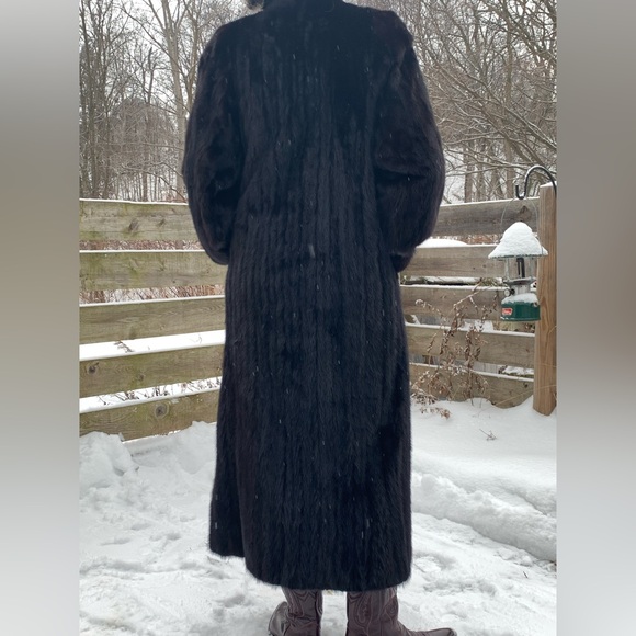 Luxurious Full length Black Mink Fur Coat - Picture 8 of 12